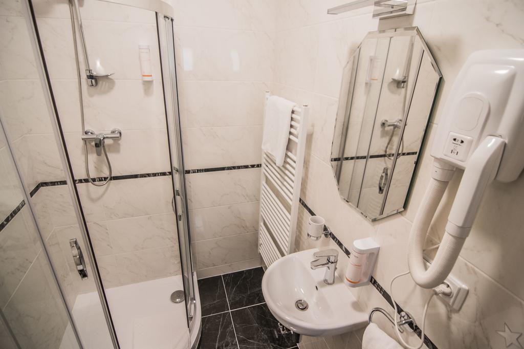 Pension Viktorin Poděbrady Buitenkant foto