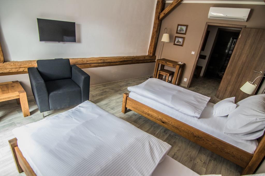 Pension Viktorin Poděbrady Buitenkant foto