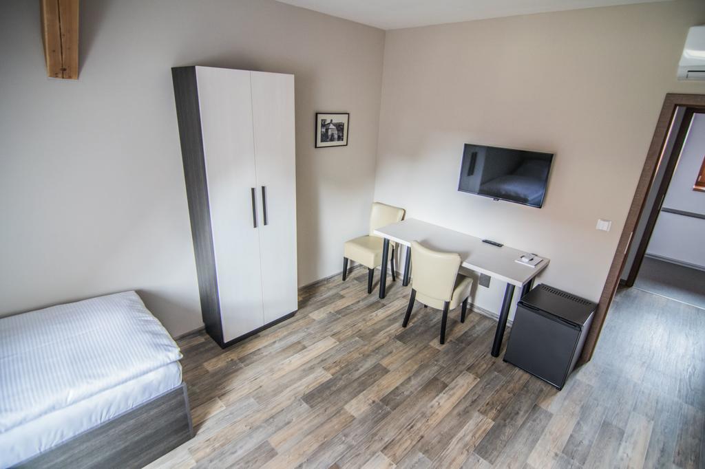 Pension Viktorin Poděbrady Buitenkant foto
